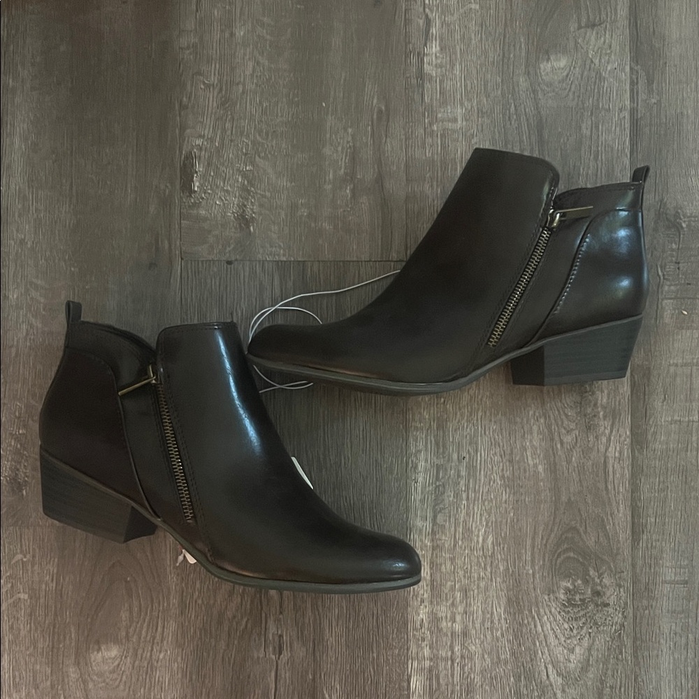Esprit Black Ankle Booties with Zipper Detail